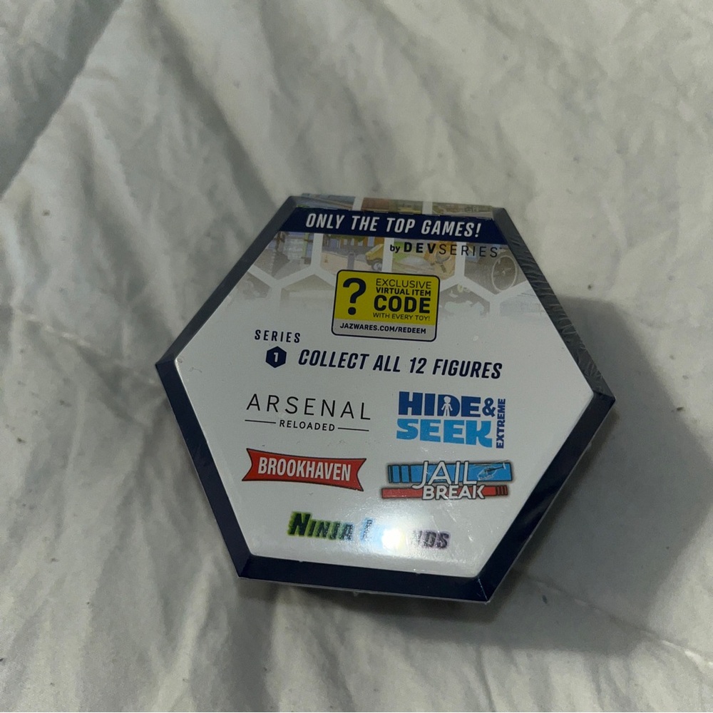 Roblox DevSeries Blind‎ Mystery Figure Series 1 with Virtual Item Code